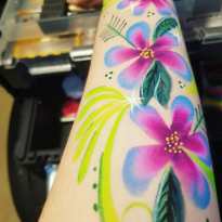  image by Wonderworks (@wonderworkstulsa) with caption : "Just some late-night flowers in the dead of winter to brighten your evening. ðð" - 1975225914509981106